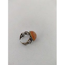 Bague cabochon et contour arabesque